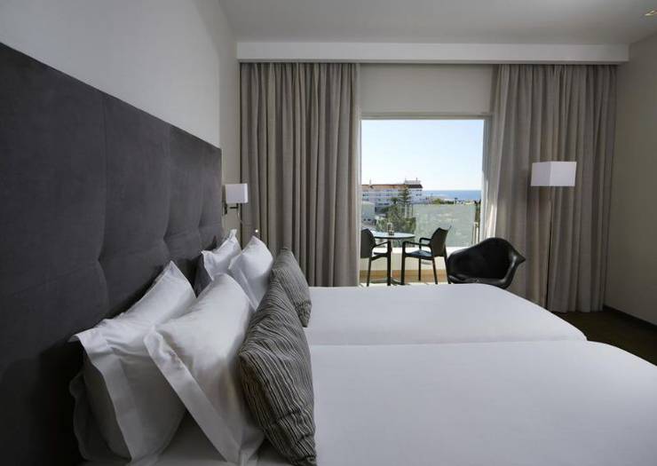 Quarto duplo & twin com varanda  Alcazar Hotel & SPA Monte Gordo