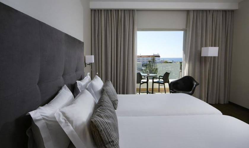 Quarto duplo & twin com varanda  Alcazar Hotel & SPA Monte Gordo